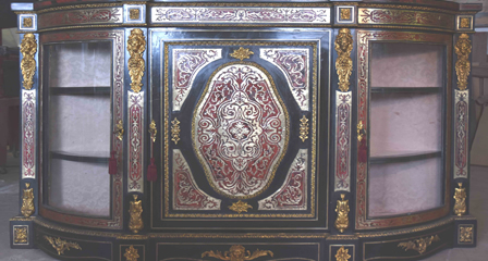 Restauro arredi in tartaruga e ottone alla maniera Boulle